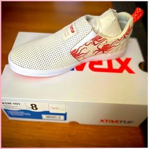 XYRATUF Salmon Sisters Sharkbyte Leather Slip-ons